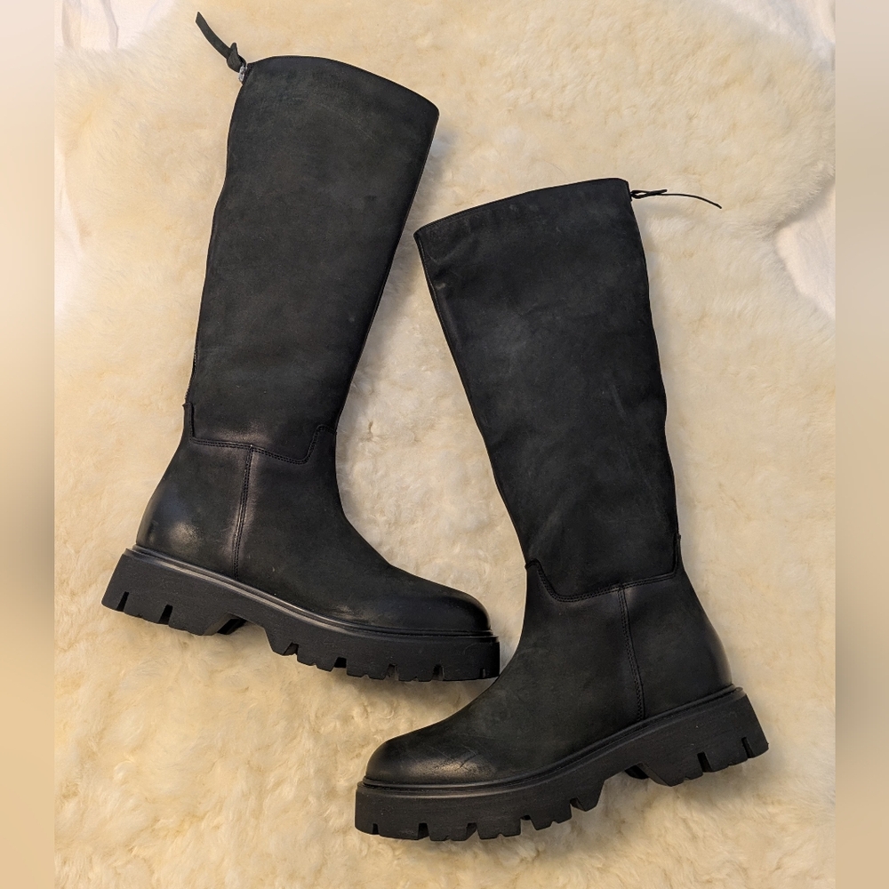 CLARKS Black Nubuck Motive Hi2 Boots - 8 - New